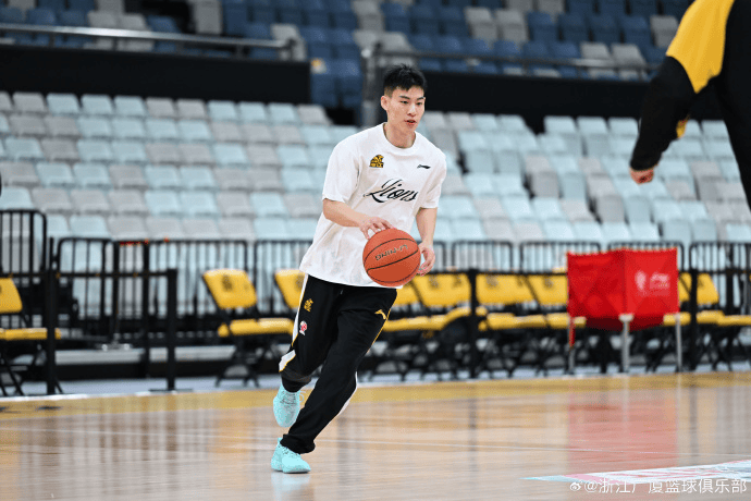 包含集结日莱比锡备战欧超杯广厦男篮赛前伤情更新，广州队迎NBA常规赛关键赛看傻球迷的词条