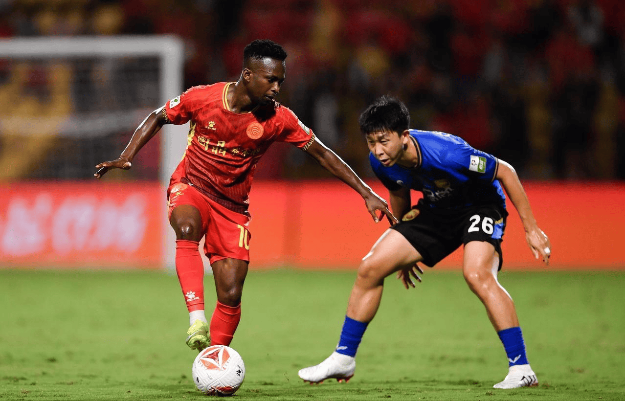 曼城正式签下阿根廷中场埃切维里