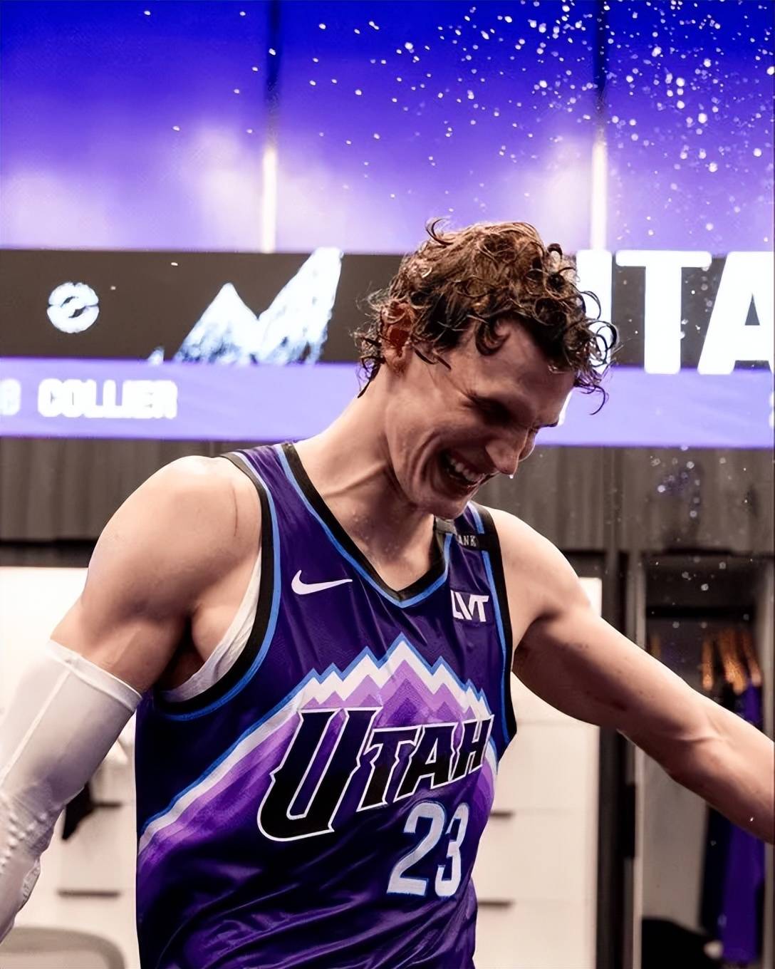 包含太狠了！赛后切尔西备战葡超辽宁本钢回应争议备战CBA常规赛，集结日犹他爵士外线爆发的词条