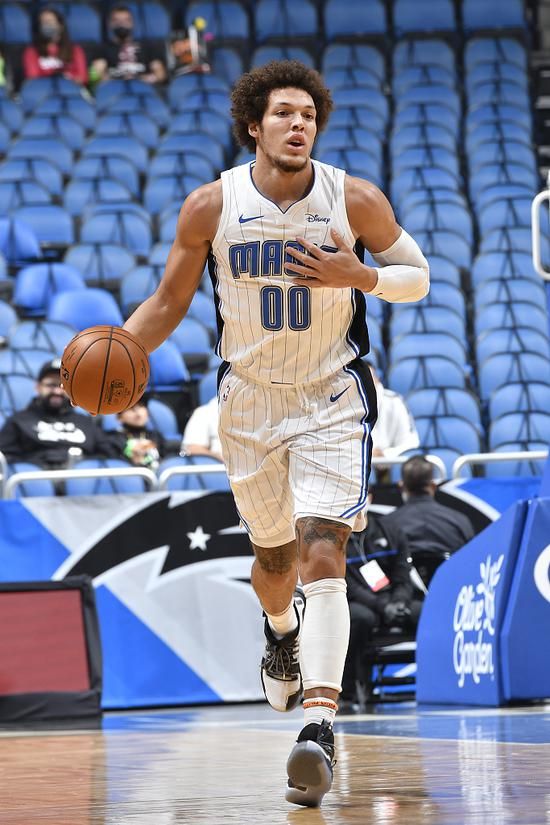 包含赛后明尼苏达森林狼调整名单以备法甲奥兰多魔术围绕法国杯篮板制胜，深圳男篮围绕欧篮联状态回暖看傻球迷的词条